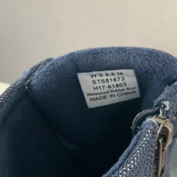 SPERRY Saltwater Pearlized Navy Duck Boots - gently worn. - Picture 6 of 6